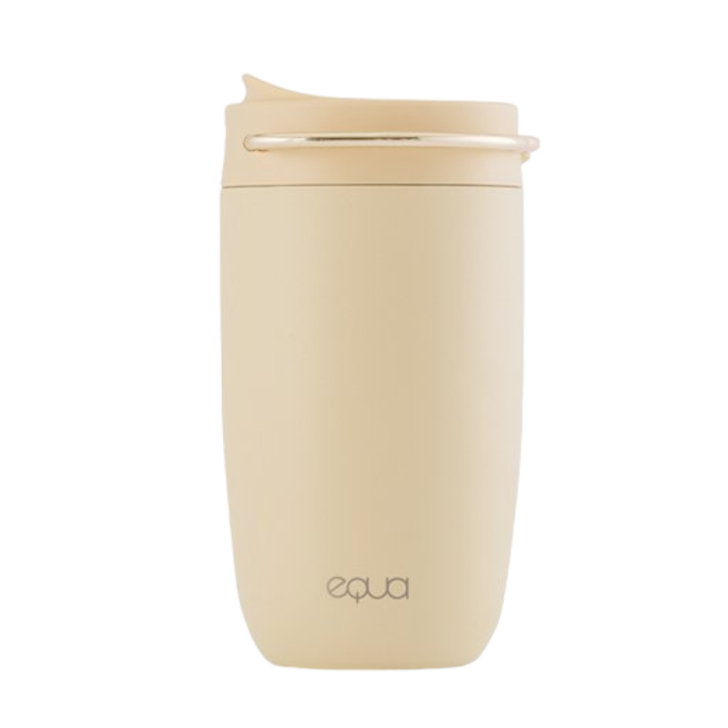 Equa beker in de kleur butter houdt je warme dranken echter tot 8 uur warm. Gemaakt van roestvrij staal. Thermo-geïsoleerd, 100% lekvrij. Keramische coating aan de binnenkant voor een betere smaak. Inhoud: 300ml