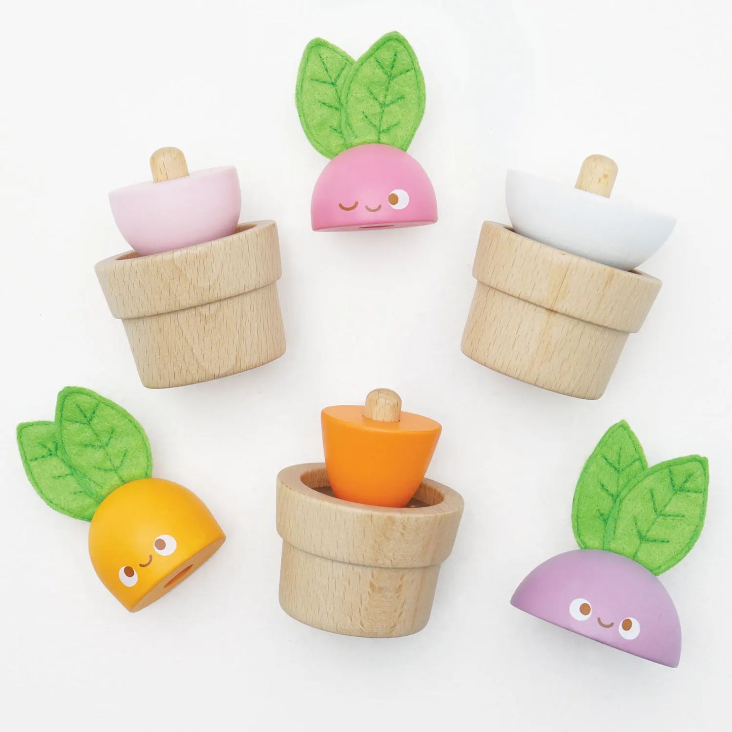 Een vrolijke set van Le Toy Van met drie soorten houtachtige groenten in natuurlijke houten potten - 6 stukken